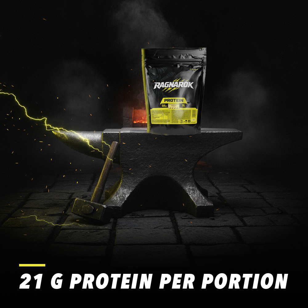 Ragnarok Protein 500 g på ett städ i en smedja med gnistor