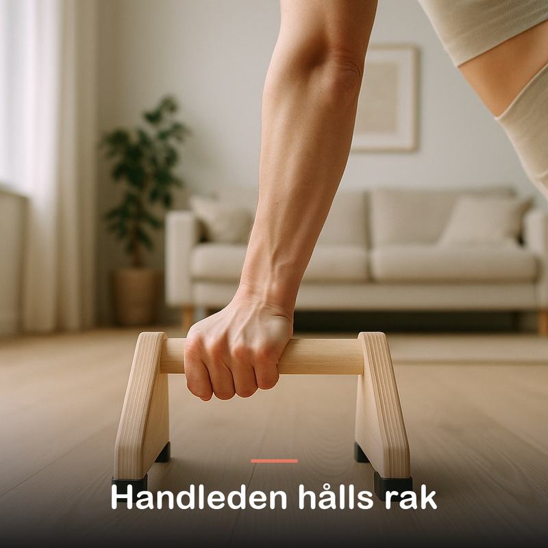 Närbild på en hand runt ett trähandtag med handleden hållen rak